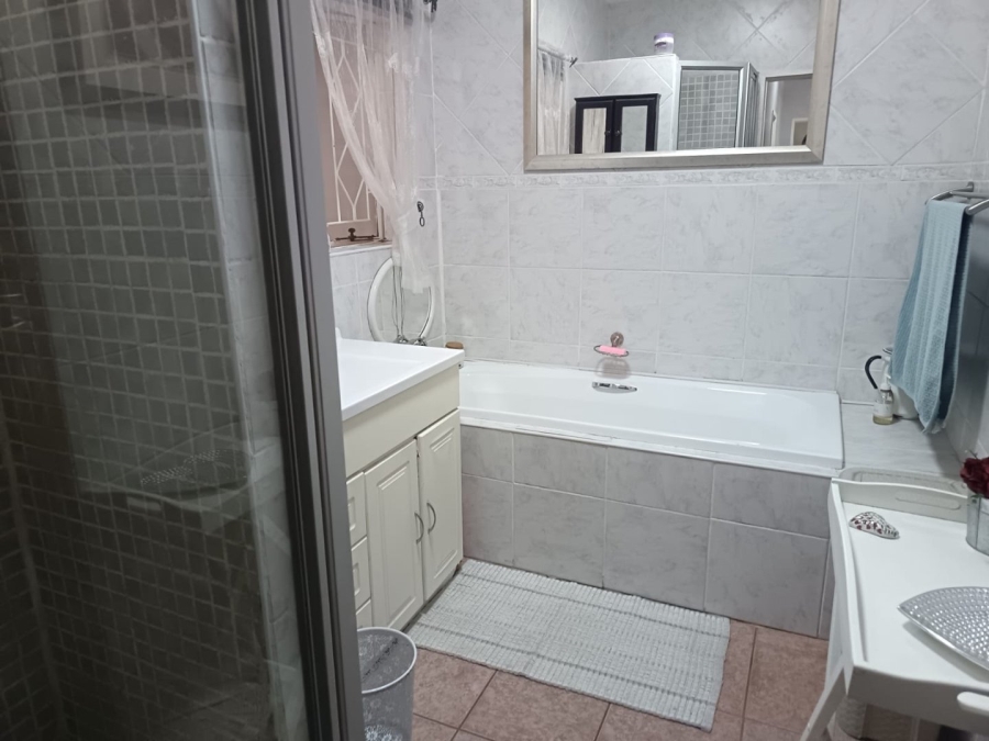 3 Bedroom Property for Sale in Verwoerdpark Northern Cape